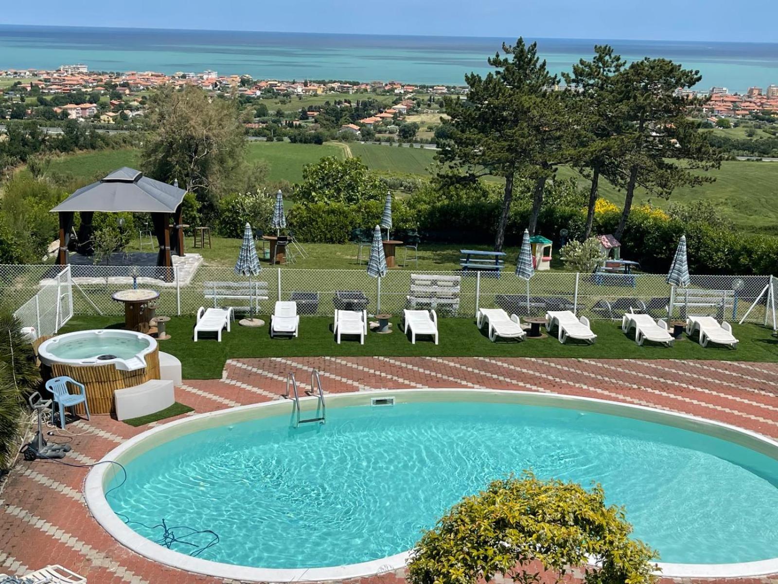 B&B Villa Alma San Costanzo Exterior foto